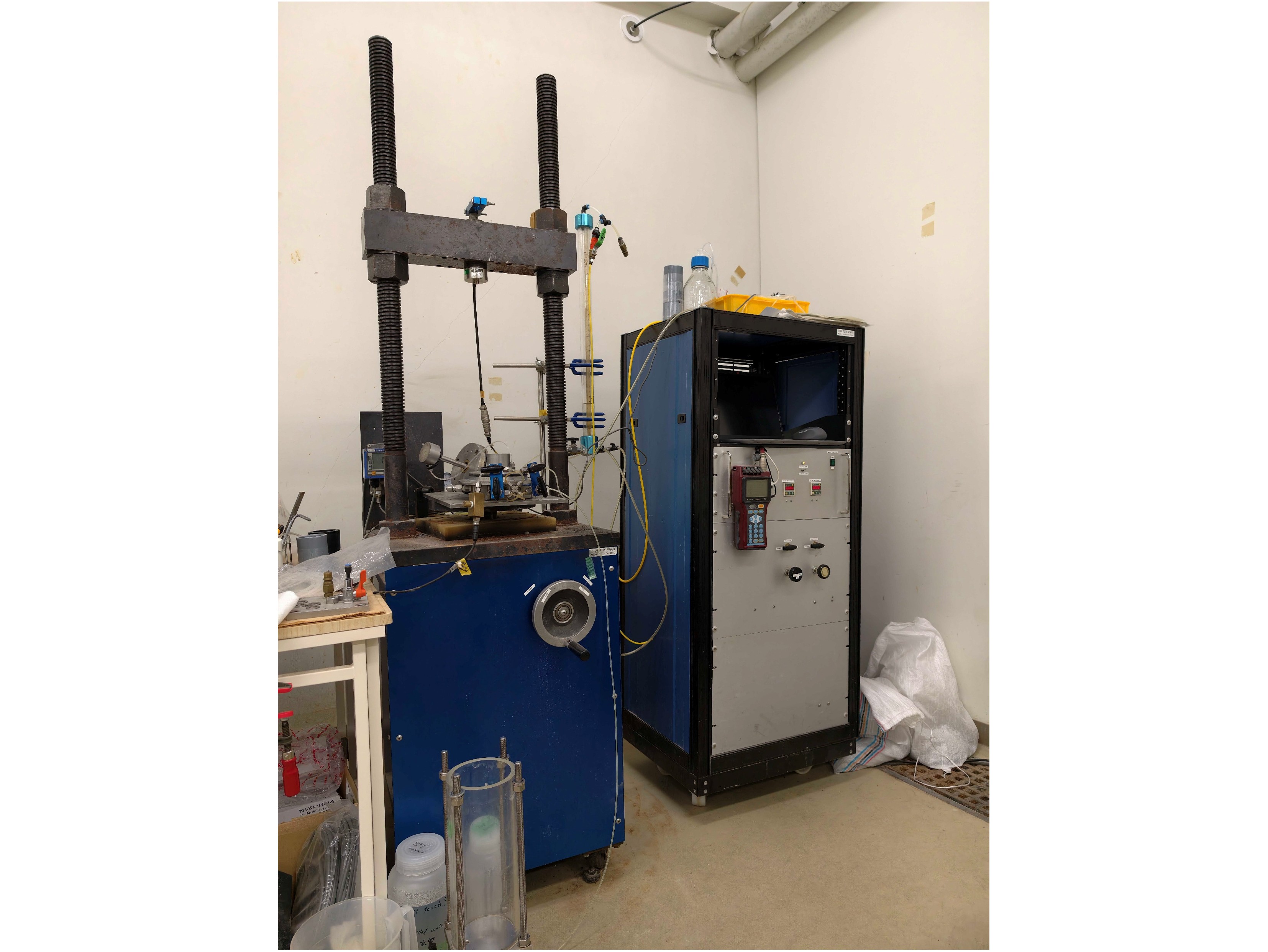 Triaxial Compression Apparatus